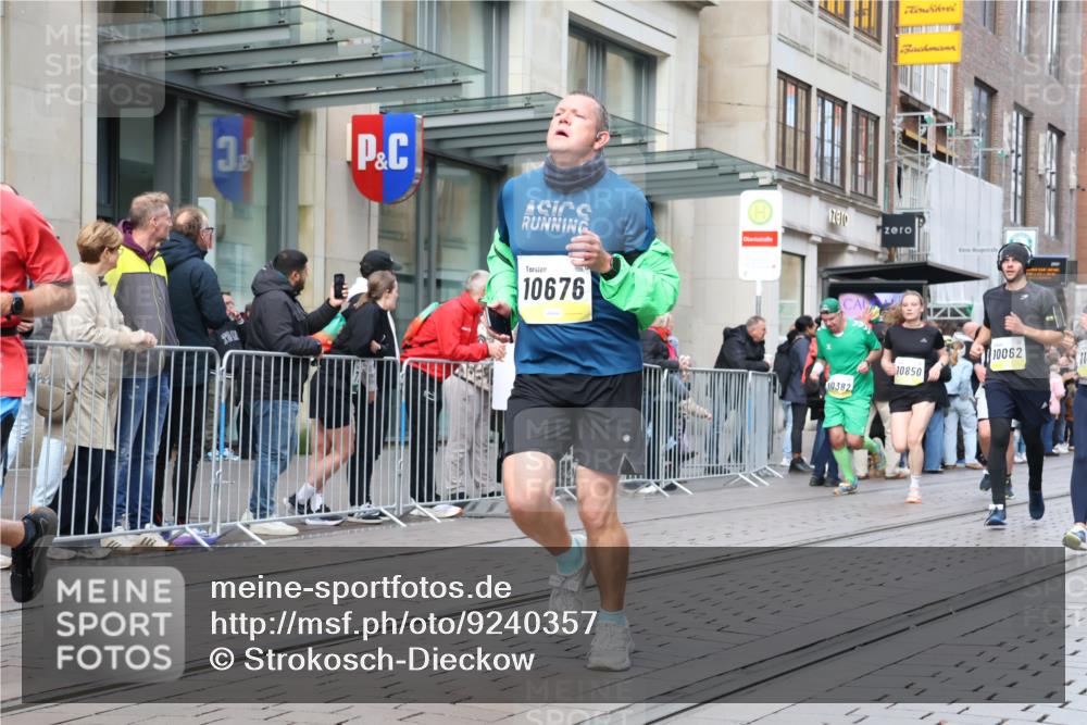 05.10.2025 - 20. swb-Marathon Bremen Strokosch-Dieckow http://msf.ph/oto/9240357 05.10.2025 10:47:26 Ziel 9339, 9377, 9924, 9929, 10062, 10073, 10089, 10382, 10601, 10676, 10850, 10875, 10929, 10947, 11187, 11244, 11330, 11409, 11628, 11708, 9339, 9377, 9924, 9929, 10062, 10073, 10089, 10382, 10601, 10676, 10850, 10875, 10929, 10947, 11187, 11244, 11330, 11409, 11628, 11708 meine-sportfotos.de