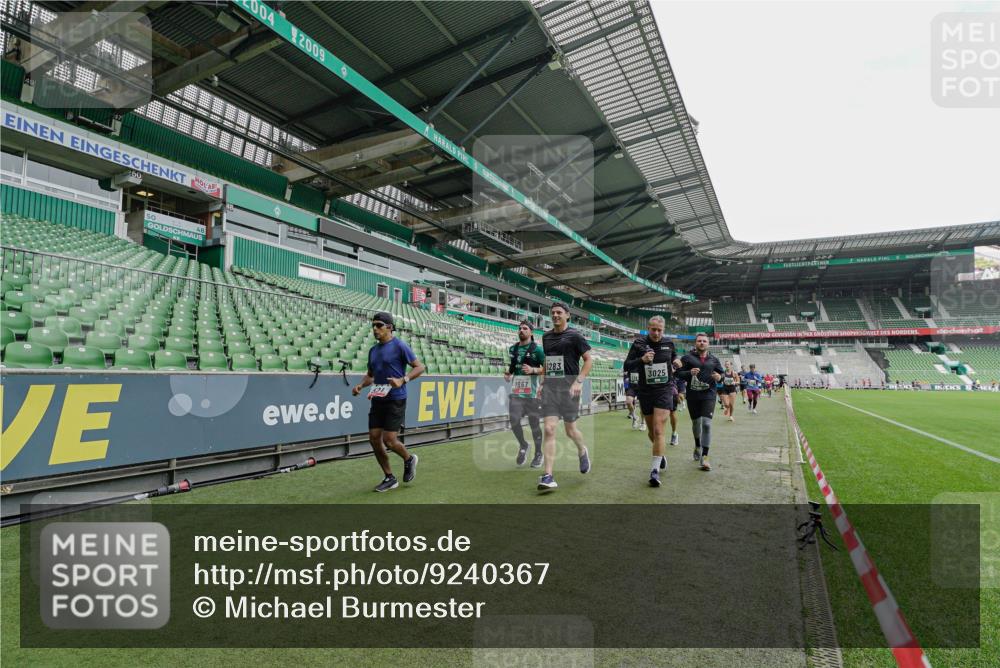 05.10.2025 - 20. swb-Marathon Bremen Michael Burmester http://msf.ph/oto/9240367 05.10.2025 13:05:18 Laufen im Stadion 190, 199, 406, 421, 520, 611, 678, 712, 804, 817, 858, 924, 1061, 1132, 1147, 1228, 1404, 1455, 1480, 1545, 1702, 1746, 1765, 1834, 1840, 1867, 1990, 2009, 2058, 2190, 2198, 2399, 2437, 2536, 2584, 2604, 2785, 2802, 2901, 2935, 3008, 3025, 3049, 3216, 3378, 3380, 3413, 3433, 3445, 3450, 3479, 3561, 3658, 3799, 3809, 3837, 4055, 4187, 4207, 4241, 4326, 4332, 4376, 4634, 4665, 4671, 4676, 4838, 4855, 4858, 4892, 4904, 5176, 5286, 5295, 5382, 5614, 5904, 6283 meine-sportfotos.de