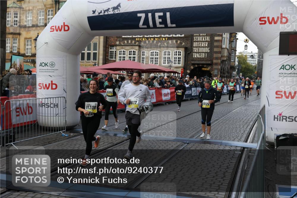05.10.2025 - 20. swb-Marathon Bremen Yannick Fuchs http://msf.ph/oto/9240377 05.10.2025 11:08:16 Ziel 9557, 9599, 9617, 9874, 10125, 10866, 11309, 11490 meine-sportfotos.de