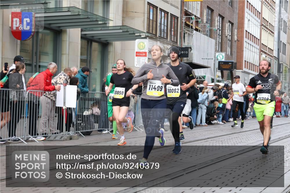 05.10.2025 - 20. swb-Marathon Bremen Strokosch-Dieckow http://msf.ph/oto/9240379 05.10.2025 10:47:27 Ziel 9339, 9377, 9929, 10062, 10073, 10089, 10266, 10382, 10601, 10676, 10850, 10875, 10929, 10947, 11187, 11244, 11330, 11409, 11628, 11708, 9339, 9377, 9929, 10062, 10073, 10089, 10266, 10382, 10601, 10676, 10850, 10875, 10929, 10947, 11187, 11244, 11330, 11409, 11628, 11708 meine-sportfotos.de