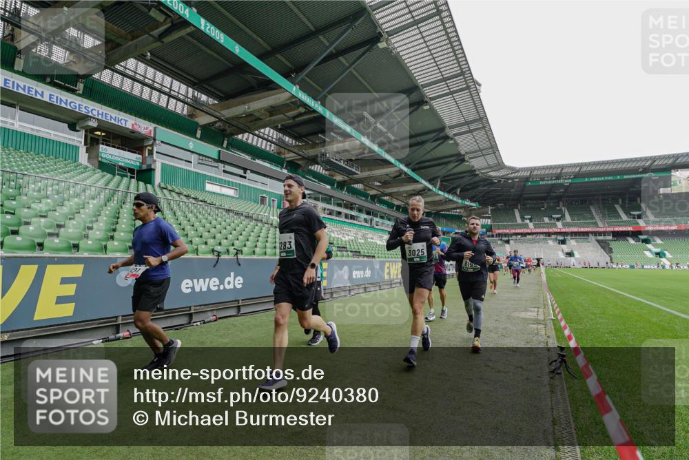 05.10.2025 - 20. swb-Marathon Bremen Michael Burmester http://msf.ph/oto/9240380 05.10.2025 13:05:19 Laufen im Stadion 190, 199, 406, 520, 611, 678, 712, 804, 817, 858, 924, 1061, 1132, 1147, 1228, 1404, 1455, 1480, 1545, 1610, 1702, 1746, 1765, 1834, 1840, 1867, 1990, 2009, 2058, 2187, 2190, 2198, 2399, 2437, 2536, 2584, 2604, 2785, 2802, 2901, 2935, 3008, 3025, 3049, 3216, 3317, 3378, 3380, 3413, 3445, 3450, 3479, 3561, 3799, 3809, 3837, 4055, 4187, 4207, 4241, 4326, 4332, 4376, 4634, 4665, 4671, 4676, 4838, 4855, 4892, 4904, 5176, 5286, 5295, 5382, 5614, 5904, 6283 meine-sportfotos.de