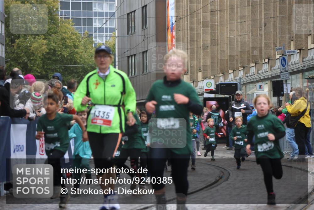 05.10.2025 - 20. swb-Marathon Bremen Strokosch-Dieckow http://msf.ph/oto/9240385 05.10.2025 15:22:06 Ziel  meine-sportfotos.de