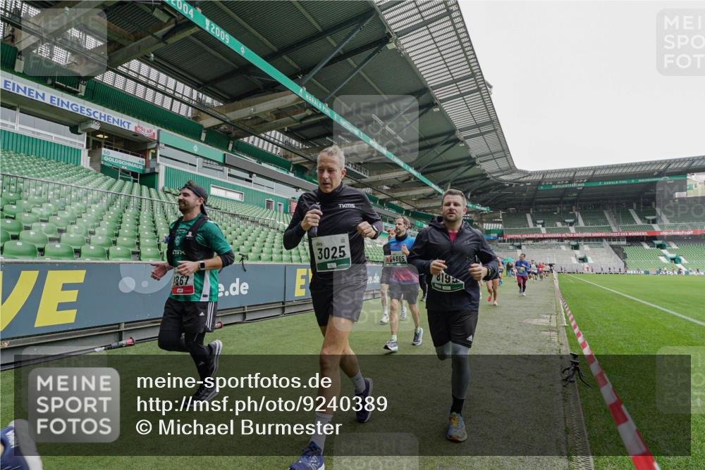 05.10.2025 - 20. swb-Marathon Bremen Michael Burmester http://msf.ph/oto/9240389 05.10.2025 13:05:20 Laufen im Stadion 190, 199, 406, 520, 611, 678, 712, 804, 817, 858, 924, 1061, 1132, 1147, 1228, 1404, 1455, 1480, 1545, 1610, 1702, 1746, 1765, 1834, 1840, 1867, 1990, 2009, 2058, 2187, 2190, 2198, 2399, 2437, 2536, 2584, 2604, 2785, 2802, 2901, 2935, 3008, 3025, 3049, 3216, 3317, 3378, 3380, 3413, 3445, 3450, 3479, 3561, 3799, 3809, 3837, 4055, 4187, 4207, 4241, 4326, 4332, 4376, 4563, 4634, 4665, 4671, 4676, 4831, 4838, 4855, 4892, 4904, 5176, 5286, 5295, 5362, 5382, 5614, 5904, 6283 meine-sportfotos.de