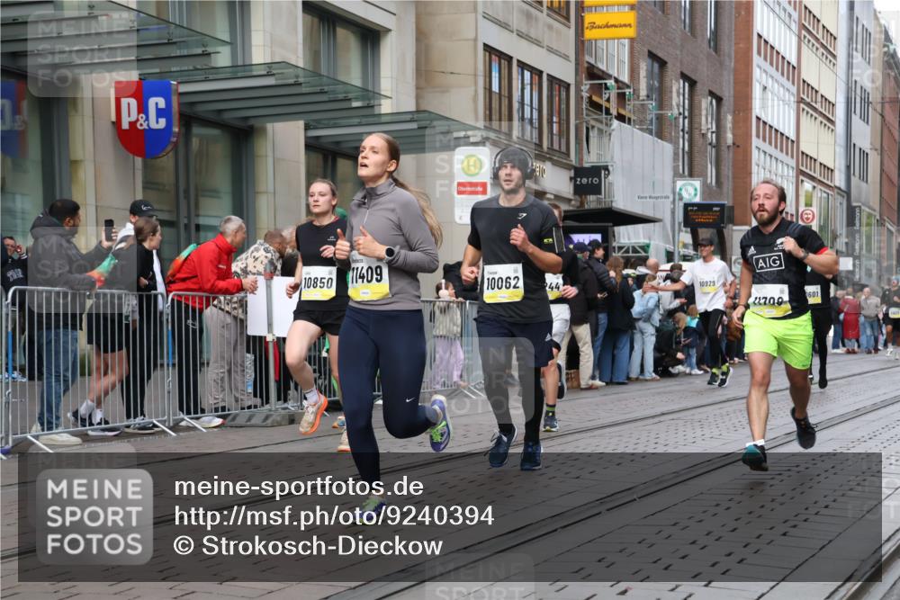 05.10.2025 - 20. swb-Marathon Bremen Strokosch-Dieckow http://msf.ph/oto/9240394 05.10.2025 10:47:28 Ziel 9377, 9929, 10062, 10073, 10089, 10266, 10382, 10601, 10676, 10850, 10875, 10929, 10947, 11187, 11244, 11330, 11409, 11628, 11708, 9377, 9929, 10062, 10073, 10089, 10266, 10382, 10601, 10676, 10850, 10875, 10929, 10947, 11187, 11244, 11330, 11409, 11628, 11708 meine-sportfotos.de