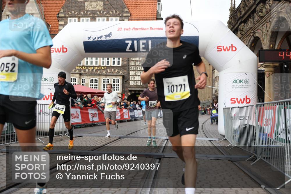 05.10.2025 - 20. swb-Marathon Bremen Yannick Fuchs http://msf.ph/oto/9240397 05.10.2025 10:39:59 Ziel 9213, 9922, 10052, 10171, 10175, 10176, 10753, 11335 meine-sportfotos.de
