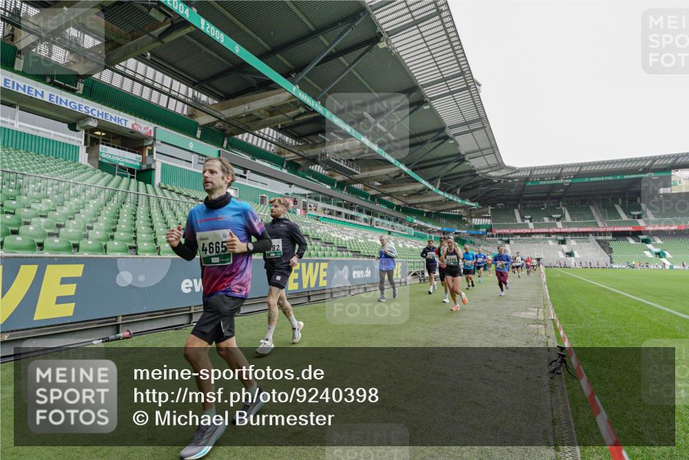 05.10.2025 - 20. swb-Marathon Bremen Michael Burmester http://msf.ph/oto/9240398 05.10.2025 13:05:21 Laufen im Stadion 190, 199, 406, 520, 611, 678, 712, 804, 817, 858, 924, 1061, 1132, 1147, 1228, 1404, 1455, 1480, 1545, 1610, 1702, 1746, 1765, 1834, 1840, 1867, 1990, 2009, 2058, 2187, 2190, 2198, 2437, 2536, 2584, 2604, 2785, 2802, 2901, 2902, 2935, 3008, 3025, 3049, 3216, 3317, 3378, 3380, 3413, 3445, 3450, 3479, 3561, 3799, 3809, 3837, 4055, 4187, 4207, 4241, 4326, 4332, 4376, 4563, 4634, 4665, 4671, 4676, 4831, 4838, 4855, 4892, 4904, 5176, 5286, 5295, 5362, 5382, 5614, 5824, 5904, 6283 meine-sportfotos.de