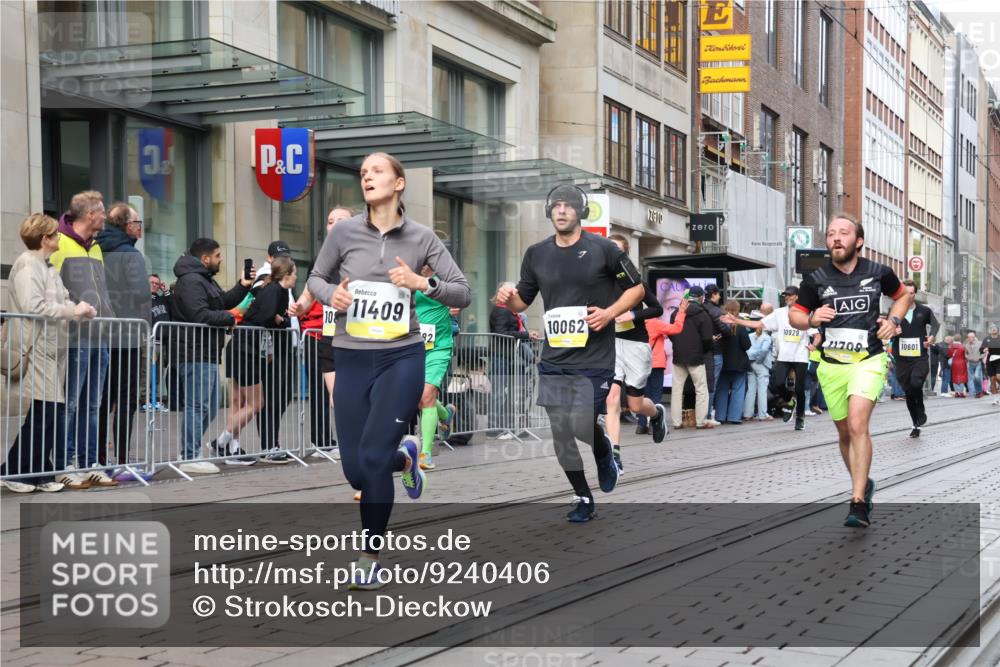 05.10.2025 - 20. swb-Marathon Bremen Strokosch-Dieckow http://msf.ph/oto/9240406 05.10.2025 10:47:28 Ziel 9377, 9929, 10062, 10073, 10089, 10266, 10382, 10601, 10676, 10850, 10875, 10929, 10947, 11187, 11244, 11330, 11409, 11628, 11708, 9377, 9929, 10062, 10073, 10089, 10266, 10382, 10601, 10676, 10850, 10875, 10929, 10947, 11187, 11244, 11330, 11409, 11628, 11708 meine-sportfotos.de