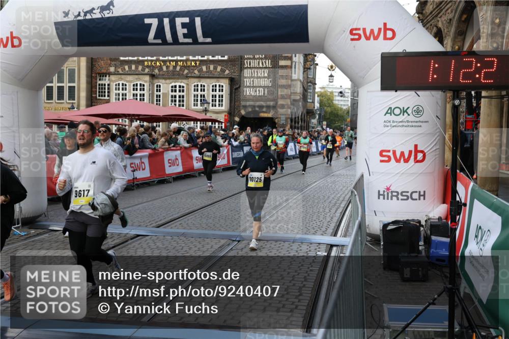 05.10.2025 - 20. swb-Marathon Bremen Yannick Fuchs http://msf.ph/oto/9240407 05.10.2025 11:08:17 Ziel 9557, 9599, 9617, 9874, 10125, 10866, 11309 meine-sportfotos.de