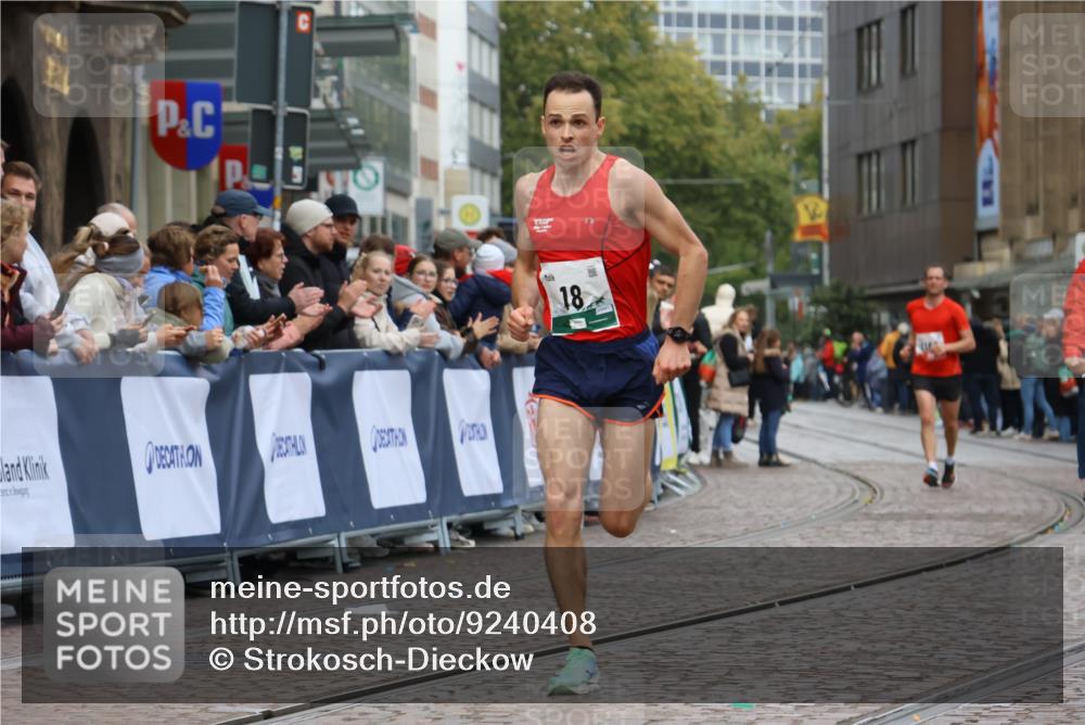 05.10.2025 - 20. swb-Marathon Bremen Strokosch-Dieckow http://msf.ph/oto/9240408 05.10.2025 12:42:37 Ziel 18, 1117 meine-sportfotos.de