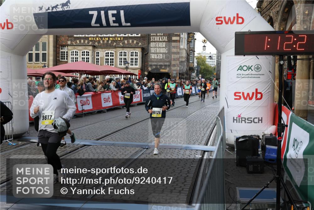 05.10.2025 - 20. swb-Marathon Bremen Yannick Fuchs http://msf.ph/oto/9240417 05.10.2025 11:08:17 Ziel 9557, 9599, 9617, 9874, 10125, 10866, 11309 meine-sportfotos.de