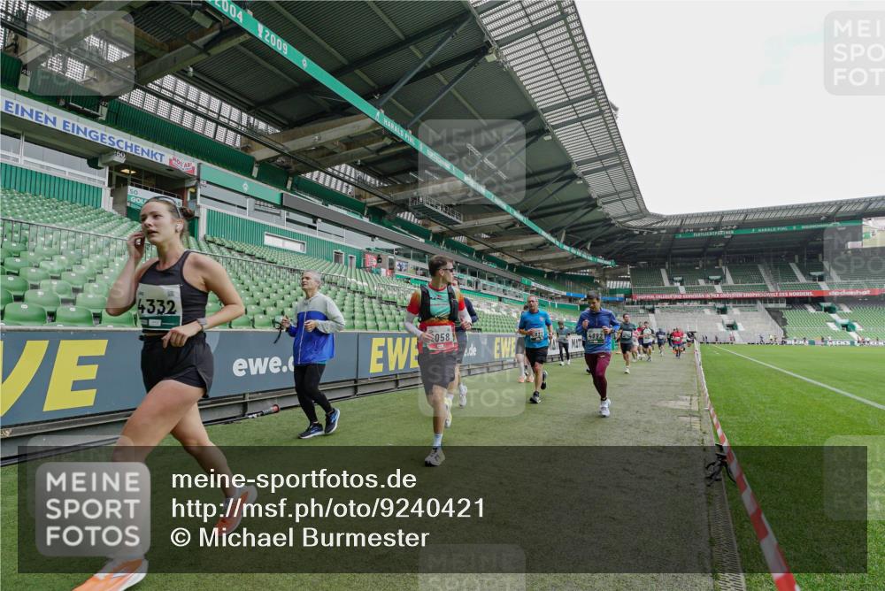 05.10.2025 - 20. swb-Marathon Bremen Michael Burmester http://msf.ph/oto/9240421 05.10.2025 13:05:23 Laufen im Stadion 190, 199, 406, 520, 611, 678, 712, 804, 817, 858, 924, 1061, 1132, 1147, 1228, 1404, 1455, 1480, 1545, 1610, 1702, 1746, 1765, 1834, 1840, 1867, 1990, 2009, 2058, 2187, 2190, 2198, 2437, 2536, 2584, 2604, 2785, 2802, 2902, 2935, 3008, 3025, 3049, 3216, 3317, 3378, 3380, 3413, 3445, 3450, 3479, 3561, 3799, 3809, 3837, 3853, 4055, 4187, 4207, 4241, 4326, 4332, 4376, 4563, 4634, 4665, 4671, 4676, 4831, 4855, 4892, 4904, 4983, 5176, 5286, 5295, 5362, 5382, 5614, 5824, 5904, 6283 meine-sportfotos.de