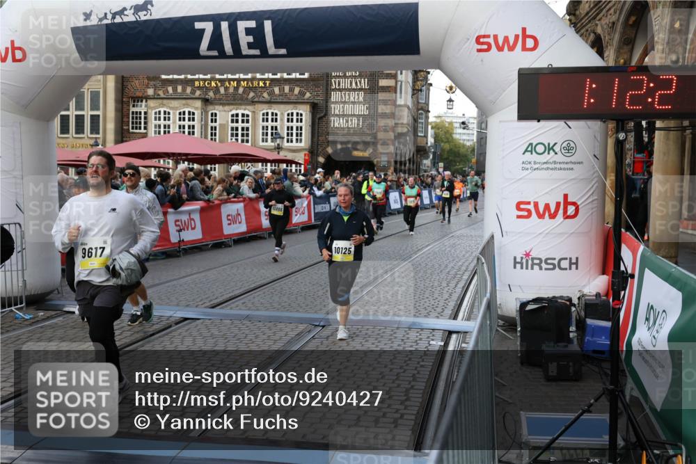 05.10.2025 - 20. swb-Marathon Bremen Yannick Fuchs http://msf.ph/oto/9240427 05.10.2025 11:08:17 Ziel 9557, 9599, 9617, 9874, 10125, 10866, 11309 meine-sportfotos.de