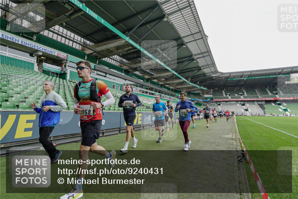 05.10.2025 - 20. swb-Marathon Bremen Michael Burmester http://msf.ph/oto/9240431 05.10.2025 13:05:24 Laufen im Stadion 190, 199, 406, 520, 611, 678, 712, 804, 817, 858, 924, 1061, 1132, 1147, 1228, 1404, 1455, 1480, 1545, 1610, 1702, 1746, 1765, 1834, 1840, 1867, 1990, 2009, 2058, 2187, 2190, 2198, 2437, 2536, 2584, 2604, 2785, 2802, 2902, 2935, 3008, 3025, 3049, 3216, 3317, 3378, 3380, 3413, 3445, 3450, 3479, 3561, 3799, 3809, 3837, 3853, 4055, 4187, 4207, 4241, 4326, 4332, 4376, 4563, 4634, 4665, 4671, 4676, 4831, 4855, 4892, 4904, 4983, 5176, 5286, 5295, 5362, 5382, 5614, 5824, 5904, 6283 meine-sportfotos.de