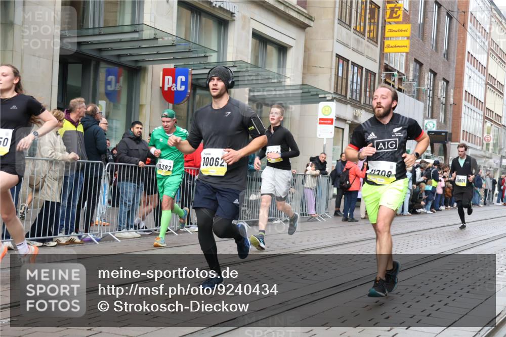 05.10.2025 - 20. swb-Marathon Bremen Strokosch-Dieckow http://msf.ph/oto/9240434 05.10.2025 10:47:29 Ziel 9240, 9377, 9929, 10062, 10073, 10089, 10266, 10382, 10601, 10676, 10850, 10875, 10929, 10947, 11187, 11244, 11330, 11409, 11628, 11708, 9240, 9377, 9929, 10062, 10073, 10089, 10266, 10382, 10601, 10676, 10850, 10875, 10929, 10947, 11187, 11244, 11330, 11409, 11628, 11708 meine-sportfotos.de