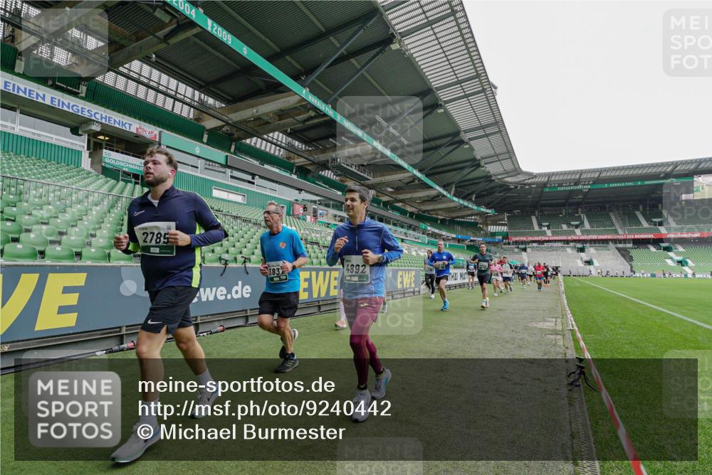 05.10.2025 - 20. swb-Marathon Bremen Michael Burmester http://msf.ph/oto/9240442 05.10.2025 13:05:25 Laufen im Stadion 190, 199, 406, 520, 611, 678, 712, 804, 817, 858, 924, 1061, 1132, 1147, 1228, 1404, 1455, 1480, 1545, 1610, 1702, 1746, 1765, 1834, 1840, 1867, 1990, 2009, 2058, 2187, 2190, 2198, 2437, 2536, 2584, 2604, 2785, 2802, 2902, 2935, 3008, 3025, 3049, 3216, 3317, 3378, 3380, 3413, 3445, 3450, 3479, 3561, 3799, 3809, 3837, 3853, 4055, 4187, 4207, 4241, 4326, 4332, 4376, 4563, 4634, 4665, 4671, 4676, 4831, 4855, 4892, 4904, 4983, 5176, 5286, 5295, 5362, 5382, 5614, 5824, 5904, 6283 meine-sportfotos.de