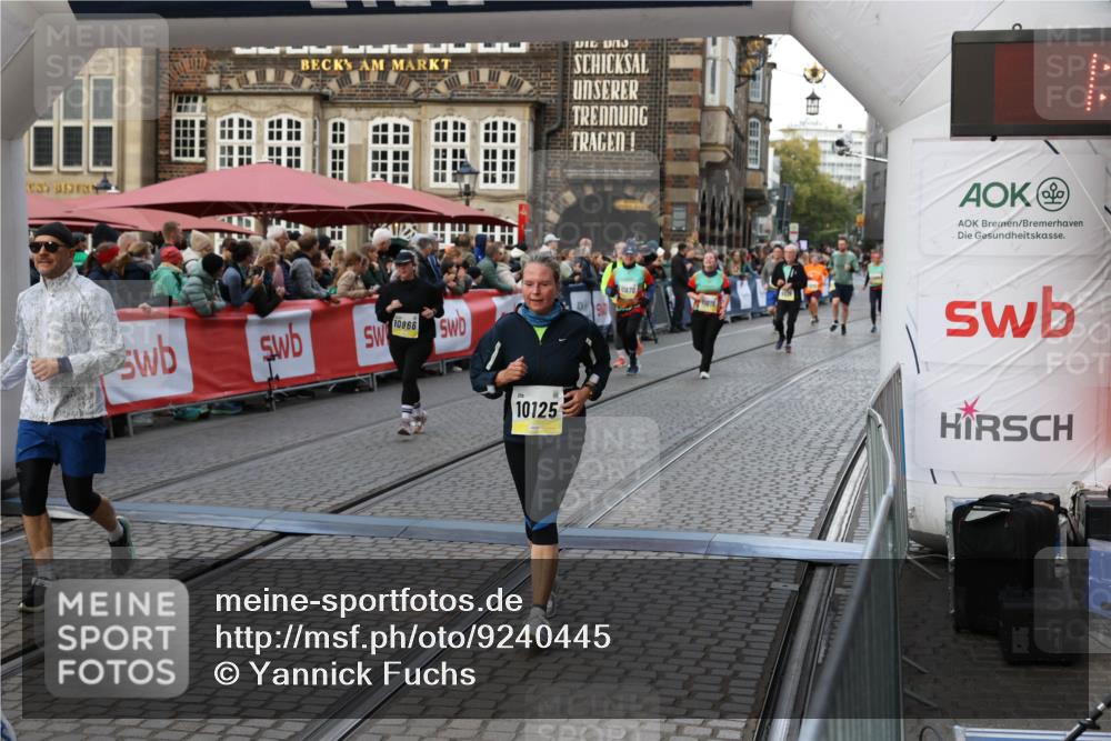 05.10.2025 - 20. swb-Marathon Bremen Yannick Fuchs http://msf.ph/oto/9240445 05.10.2025 11:08:17 Ziel 9557, 9599, 9617, 9874, 10125, 10866, 11309 meine-sportfotos.de