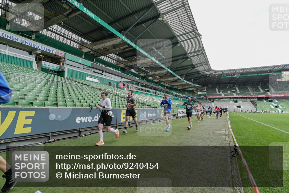 05.10.2025 - 20. swb-Marathon Bremen Michael Burmester http://msf.ph/oto/9240454 05.10.2025 13:05:25 Laufen im Stadion 190, 199, 406, 520, 611, 678, 712, 804, 817, 858, 924, 1061, 1132, 1147, 1228, 1404, 1455, 1480, 1545, 1610, 1702, 1746, 1765, 1834, 1840, 1867, 1990, 2009, 2058, 2187, 2190, 2198, 2437, 2536, 2584, 2604, 2785, 2802, 2902, 2935, 3008, 3025, 3049, 3216, 3317, 3378, 3380, 3413, 3445, 3450, 3479, 3561, 3799, 3809, 3837, 3853, 4055, 4187, 4207, 4241, 4326, 4332, 4376, 4563, 4634, 4665, 4671, 4676, 4831, 4855, 4892, 4904, 4983, 5176, 5286, 5295, 5362, 5382, 5614, 5824, 5904, 6283 meine-sportfotos.de