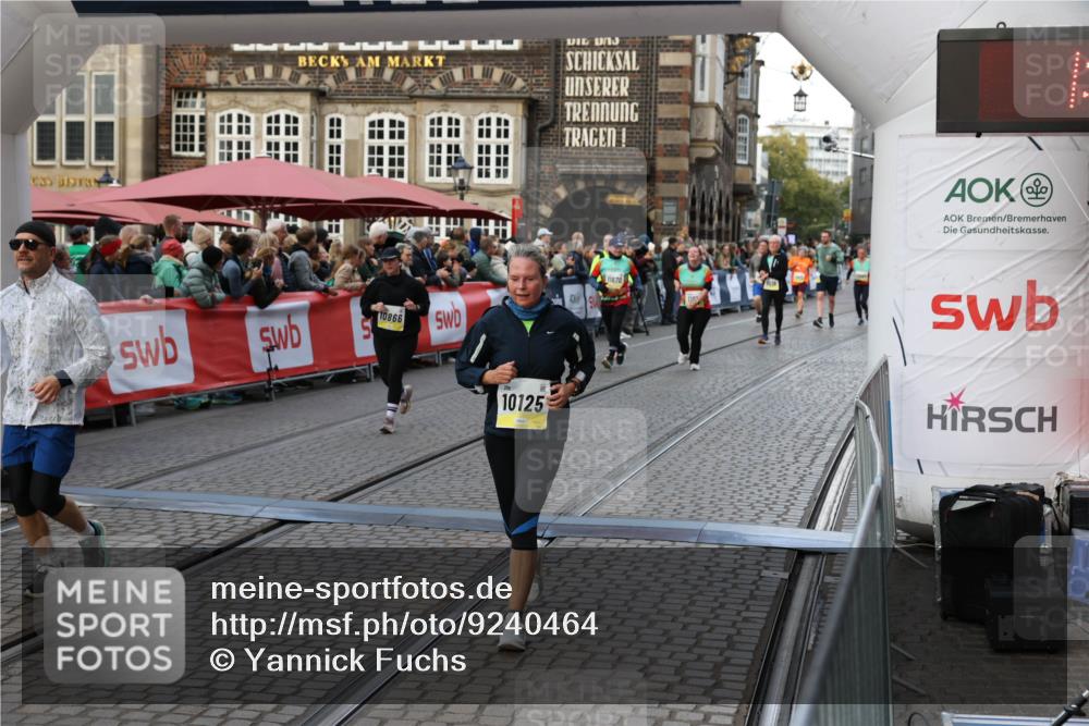 05.10.2025 - 20. swb-Marathon Bremen Yannick Fuchs http://msf.ph/oto/9240464 05.10.2025 11:08:17 Ziel 9557, 9599, 9617, 9874, 10125, 10866, 11309 meine-sportfotos.de