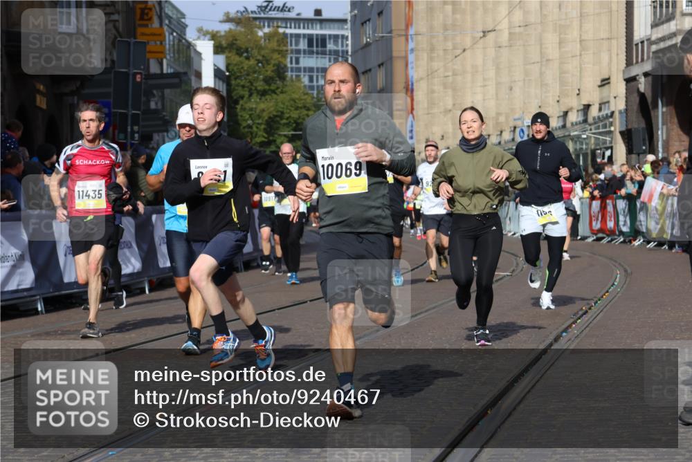 05.10.2025 - 20. swb-Marathon Bremen Strokosch-Dieckow http://msf.ph/oto/9240467 05.10.2025 10:57:03 Ziel 5172, 9231, 9314, 9451, 9577, 9797, 9937, 10069, 10545, 10867, 11138, 11202, 11435, 11566 meine-sportfotos.de
