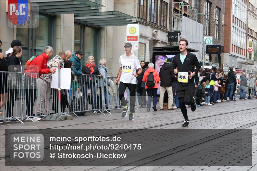 05.10.2025 - 20. swb-Marathon Bremen Strokosch-Dieckow http://msf.ph/oto/9240475 05.10.2025 10:47:30 Ziel 9240, 9377, 9929, 10062, 10073, 10089, 10266, 10382, 10601, 10676, 10929, 10947, 11187, 11244, 11330, 11409, 11628, 11708, 9240, 9377, 9929, 10062, 10073, 10089, 10266, 10382, 10601, 10676, 10929, 10947, 11187, 11244, 11330, 11409, 11628, 11708 meine-sportfotos.de