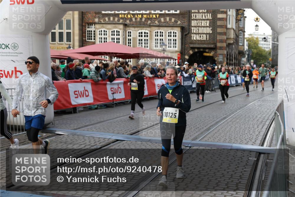 05.10.2025 - 20. swb-Marathon Bremen Yannick Fuchs http://msf.ph/oto/9240478 05.10.2025 11:08:18 Ziel 9557, 9599, 9617, 9874, 10125, 10866, 11019, 11309, 11670 meine-sportfotos.de