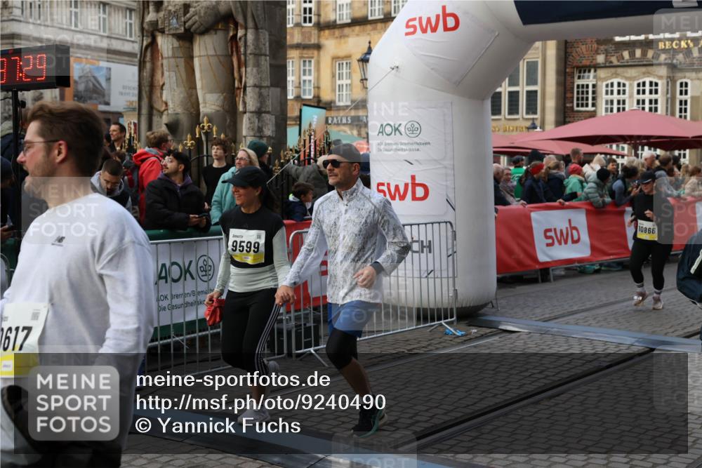 05.10.2025 - 20. swb-Marathon Bremen Yannick Fuchs http://msf.ph/oto/9240490 05.10.2025 11:08:18 Ziel 9557, 9599, 9617, 9874, 10125, 10866, 11019, 11309, 11670 meine-sportfotos.de