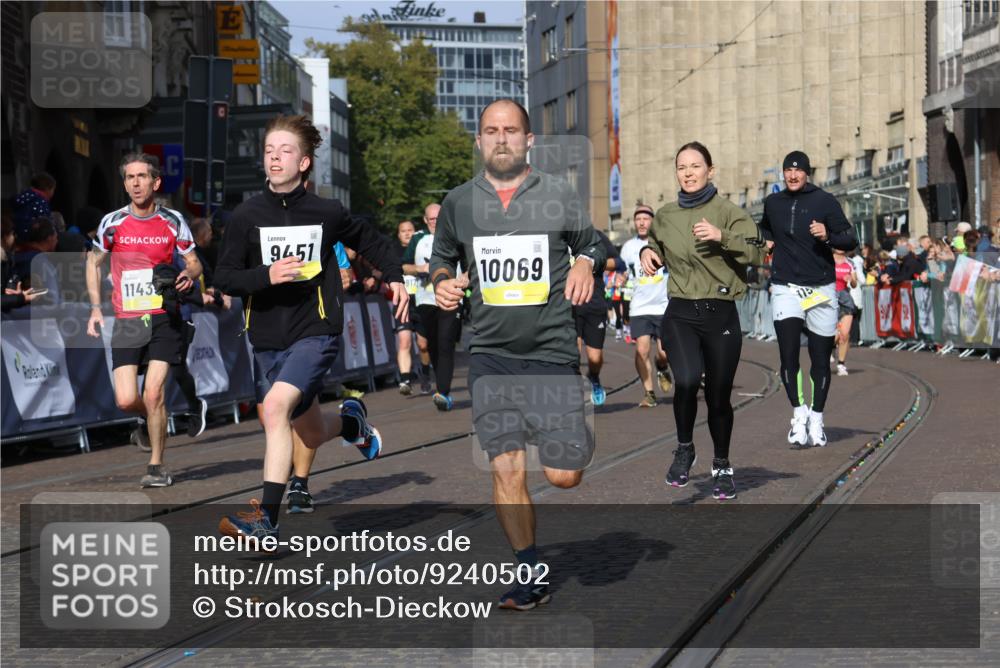 05.10.2025 - 20. swb-Marathon Bremen Strokosch-Dieckow http://msf.ph/oto/9240502 05.10.2025 10:57:03 Ziel 5172, 9231, 9314, 9451, 9577, 9797, 9937, 10069, 10545, 10867, 11138, 11202, 11435, 11566 meine-sportfotos.de
