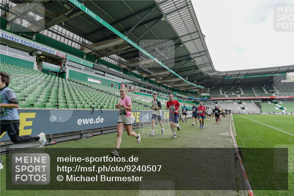 05.10.2025 - 20. swb-Marathon Bremen Michael Burmester http://msf.ph/oto/9240507 05.10.2025 13:05:29 Laufen im Stadion 190, 199, 406, 520, 611, 678, 712, 804, 817, 858, 924, 1061, 1132, 1147, 1228, 1404, 1455, 1480, 1545, 1610, 1702, 1746, 1765, 1840, 1867, 1990, 2009, 2058, 2187, 2190, 2198, 2437, 2536, 2584, 2604, 2785, 2802, 2902, 2935, 3008, 3025, 3049, 3216, 3317, 3378, 3380, 3413, 3445, 3450, 3479, 3561, 3799, 3809, 3837, 3853, 4055, 4187, 4207, 4241, 4326, 4332, 4376, 4563, 4641, 4665, 4676, 4831, 4855, 4892, 4904, 4983, 5176, 5286, 5295, 5362, 5382, 5614, 5824, 5904, 6283 meine-sportfotos.de