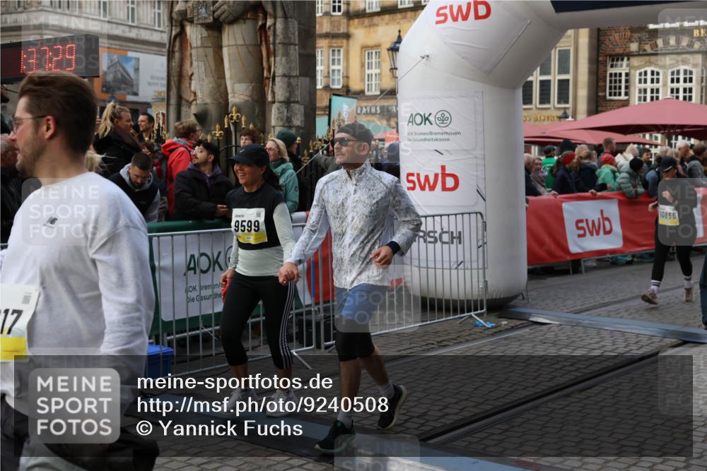 05.10.2025 - 20. swb-Marathon Bremen Yannick Fuchs http://msf.ph/oto/9240508 05.10.2025 11:08:18 Ziel 9557, 9599, 9617, 9874, 10125, 10866, 11019, 11309, 11670 meine-sportfotos.de