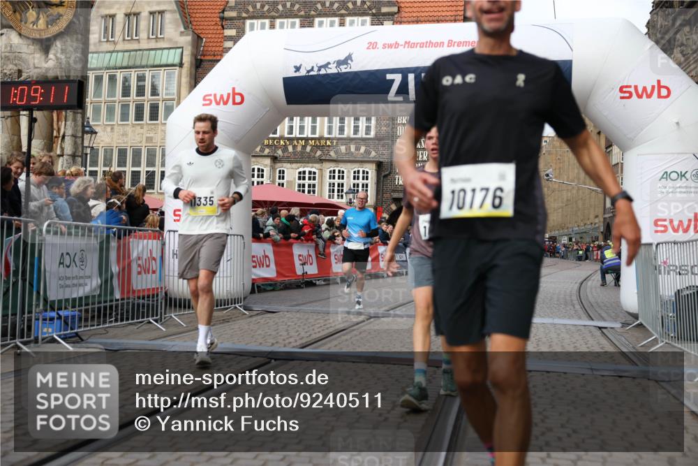 05.10.2025 - 20. swb-Marathon Bremen Yannick Fuchs http://msf.ph/oto/9240511 05.10.2025 10:40:00 Ziel 9213, 9922, 10052, 10171, 10175, 10176, 11335 meine-sportfotos.de