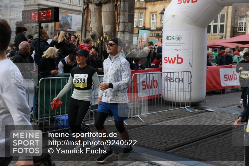 05.10.2025 - 20. swb-Marathon Bremen Yannick Fuchs http://msf.ph/oto/9240522 05.10.2025 11:08:19 Ziel 9557, 9599, 9617, 9874, 10125, 10866, 11019, 11232, 11309, 11670 meine-sportfotos.de