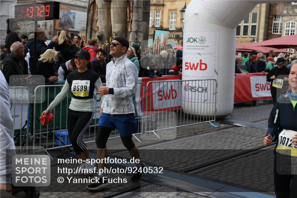 05.10.2025 - 20. swb-Marathon Bremen Yannick Fuchs http://msf.ph/oto/9240532 05.10.2025 11:08:19 Ziel 9557, 9599, 9617, 9874, 10125, 10866, 11019, 11232, 11309, 11670 meine-sportfotos.de