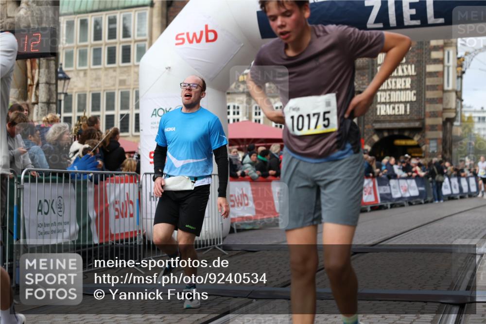 05.10.2025 - 20. swb-Marathon Bremen Yannick Fuchs http://msf.ph/oto/9240534 05.10.2025 10:40:02 Ziel 9213, 9922, 10052, 10171, 10175, 10176, 11335 meine-sportfotos.de
