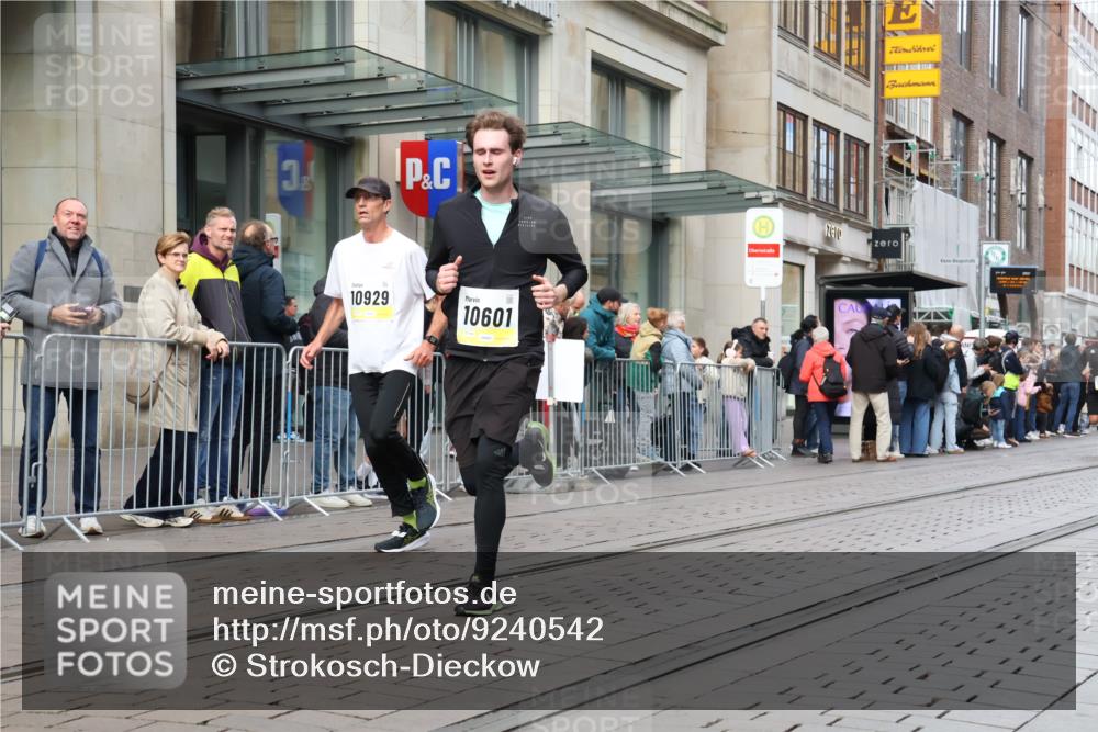 05.10.2025 - 20. swb-Marathon Bremen Strokosch-Dieckow http://msf.ph/oto/9240542 05.10.2025 10:47:32 Ziel 9240, 9377, 9929, 10062, 10089, 10266, 10382, 10601, 10676, 10929, 11187, 11244, 11409, 11628, 11708, 9240, 9377, 9929, 10062, 10089, 10266, 10382, 10601, 10676, 10929, 11187, 11244, 11409, 11628, 11708 meine-sportfotos.de