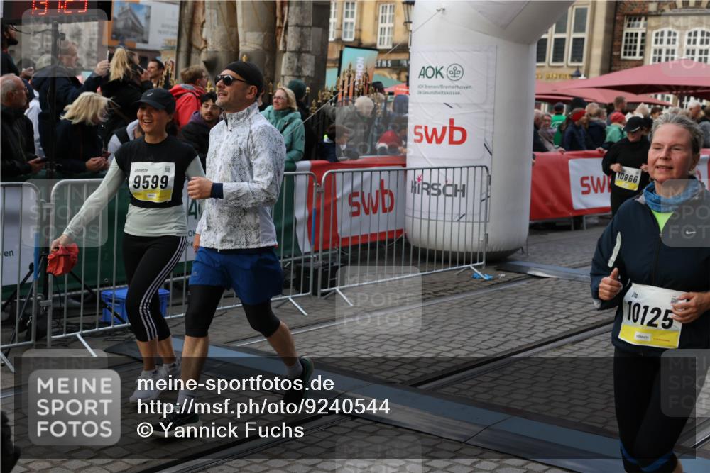 05.10.2025 - 20. swb-Marathon Bremen Yannick Fuchs http://msf.ph/oto/9240544 05.10.2025 11:08:19 Ziel 9557, 9599, 9617, 9874, 10125, 10866, 11019, 11232, 11309, 11670 meine-sportfotos.de