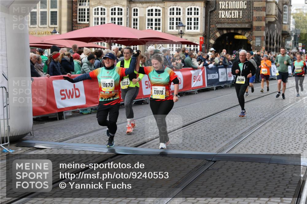 05.10.2025 - 20. swb-Marathon Bremen Yannick Fuchs http://msf.ph/oto/9240553 05.10.2025 11:08:21 Ziel 9519, 9599, 9617, 9874, 10125, 10866, 11019, 11232, 11309, 11670 meine-sportfotos.de