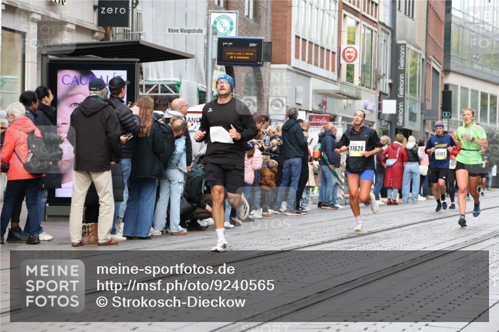05.10.2025 - 20. swb-Marathon Bremen Strokosch-Dieckow http://msf.ph/oto/9240565 05.10.2025 10:47:34 Ziel 9240, 9929, 10062, 10089, 10266, 10382, 10392, 10601, 10676, 10818, 10929, 11187, 11244, 11409, 11628, 11708, 9240, 9929, 10062, 10089, 10266, 10382, 10392, 10601, 10676, 10818, 10929, 11187, 11244, 11409, 11628, 11708 meine-sportfotos.de