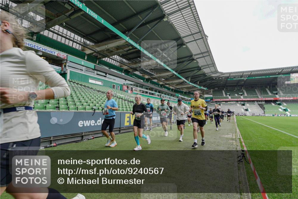 05.10.2025 - 20. swb-Marathon Bremen Michael Burmester http://msf.ph/oto/9240567 05.10.2025 13:05:34 Laufen im Stadion 190, 199, 406, 520, 611, 678, 712, 804, 817, 858, 924, 1132, 1147, 1228, 1404, 1410, 1455, 1480, 1545, 1610, 1702, 1746, 1765, 1840, 1867, 1990, 2058, 2187, 2190, 2198, 2422, 2437, 2584, 2604, 2785, 2902, 2935, 3008, 3025, 3049, 3216, 3317, 3368, 3378, 3380, 3445, 3450, 3479, 3799, 3809, 3837, 3853, 4055, 4207, 4326, 4332, 4376, 4563, 4641, 4665, 4676, 4766, 4831, 4855, 4892, 4904, 4983, 5166, 5176, 5286, 5295, 5362, 5382, 5614, 5824, 5904, 6283 meine-sportfotos.de