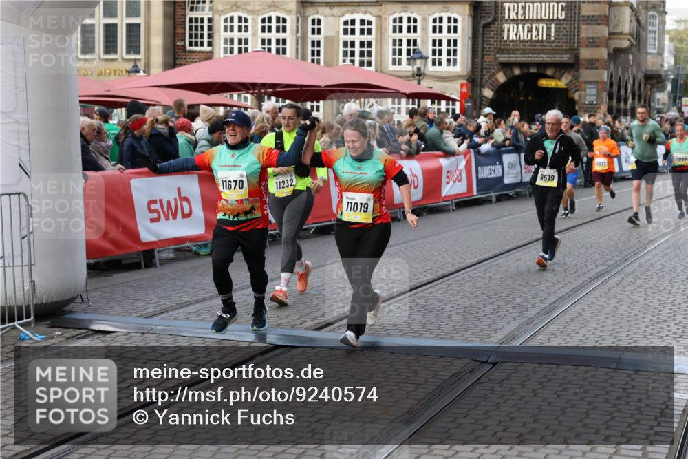 05.10.2025 - 20. swb-Marathon Bremen Yannick Fuchs http://msf.ph/oto/9240574 05.10.2025 11:08:21 Ziel 9519, 9599, 9617, 9874, 10125, 10866, 11019, 11232, 11309, 11670 meine-sportfotos.de