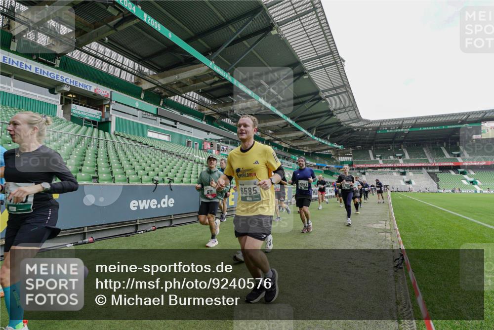 05.10.2025 - 20. swb-Marathon Bremen Michael Burmester http://msf.ph/oto/9240576 05.10.2025 13:05:35 Laufen im Stadion 190, 199, 406, 520, 611, 678, 712, 804, 817, 858, 924, 1147, 1228, 1404, 1410, 1455, 1480, 1545, 1610, 1702, 1746, 1765, 1840, 1867, 1990, 2058, 2187, 2190, 2198, 2422, 2437, 2584, 2604, 2671, 2785, 2902, 2935, 3008, 3025, 3049, 3216, 3317, 3368, 3378, 3380, 3445, 3450, 3479, 3799, 3809, 3837, 3853, 4055, 4207, 4326, 4332, 4376, 4563, 4641, 4665, 4676, 4766, 4831, 4855, 4892, 4904, 4983, 5166, 5176, 5295, 5362, 5382, 5614, 5824, 5904, 5945, 6283 meine-sportfotos.de