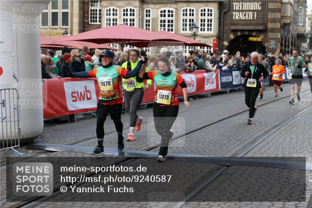 05.10.2025 - 20. swb-Marathon Bremen Yannick Fuchs http://msf.ph/oto/9240587 05.10.2025 11:08:21 Ziel 9519, 9599, 9617, 9874, 10125, 10866, 11019, 11232, 11309, 11670 meine-sportfotos.de