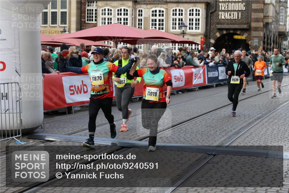 05.10.2025 - 20. swb-Marathon Bremen Yannick Fuchs http://msf.ph/oto/9240591 05.10.2025 11:08:21 Ziel 9519, 9599, 9617, 9874, 10125, 10866, 11019, 11232, 11309, 11670 meine-sportfotos.de