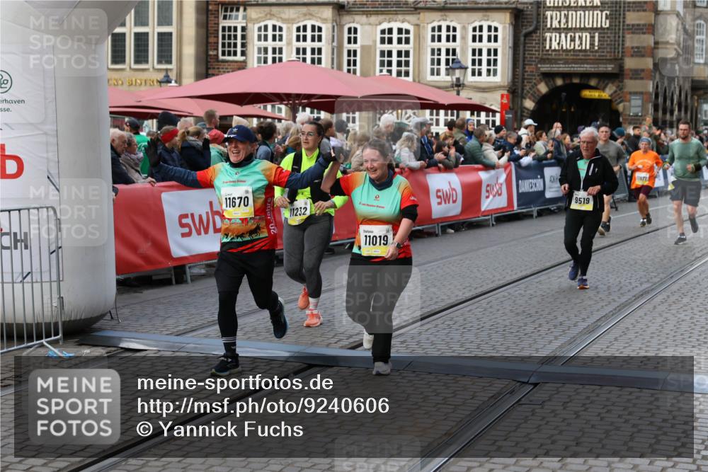 05.10.2025 - 20. swb-Marathon Bremen Yannick Fuchs http://msf.ph/oto/9240606 05.10.2025 11:08:21 Ziel 9519, 9599, 9617, 9874, 10125, 10866, 11019, 11232, 11309, 11670 meine-sportfotos.de