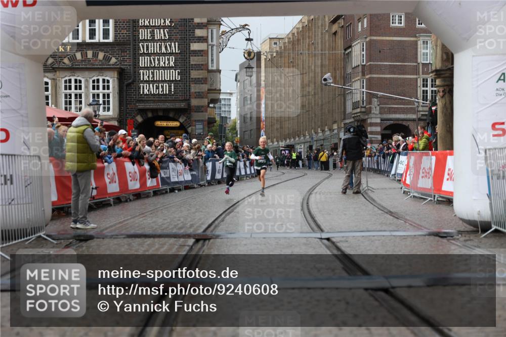 05.10.2025 - 20. swb-Marathon Bremen Yannick Fuchs http://msf.ph/oto/9240608 05.10.2025 15:19:26 Ziel  meine-sportfotos.de