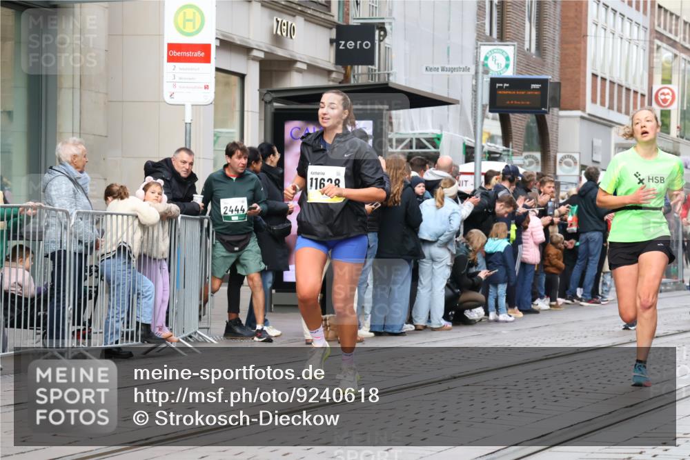 05.10.2025 - 20. swb-Marathon Bremen Strokosch-Dieckow http://msf.ph/oto/9240618 05.10.2025 10:47:38 Ziel 9240, 9929, 10089, 10266, 10382, 10392, 10428, 10601, 10723, 10818, 10929, 11187, 11299, 11628, 9240, 9929, 10089, 10266, 10382, 10392, 10428, 10601, 10723, 10818, 10929, 11187, 11299, 11628 meine-sportfotos.de