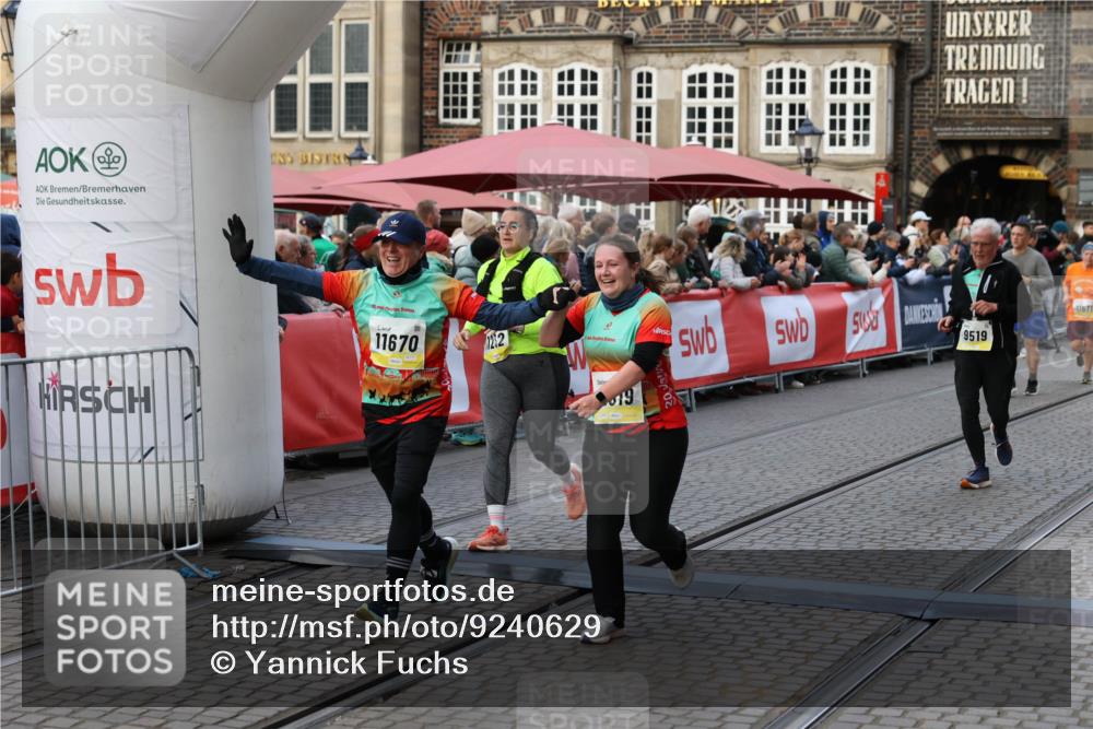 05.10.2025 - 20. swb-Marathon Bremen Yannick Fuchs http://msf.ph/oto/9240629 05.10.2025 11:08:22 Ziel 9401, 9519, 9599, 9617, 9874, 10125, 10866, 11019, 11232, 11309, 11670 meine-sportfotos.de