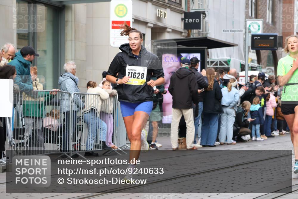 05.10.2025 - 20. swb-Marathon Bremen Strokosch-Dieckow http://msf.ph/oto/9240633 05.10.2025 10:47:39 Ziel 9240, 9929, 10089, 10266, 10382, 10392, 10428, 10601, 10723, 10818, 10929, 11187, 11299, 11628, 9240, 9929, 10089, 10266, 10382, 10392, 10428, 10601, 10723, 10818, 10929, 11187, 11299, 11628 meine-sportfotos.de