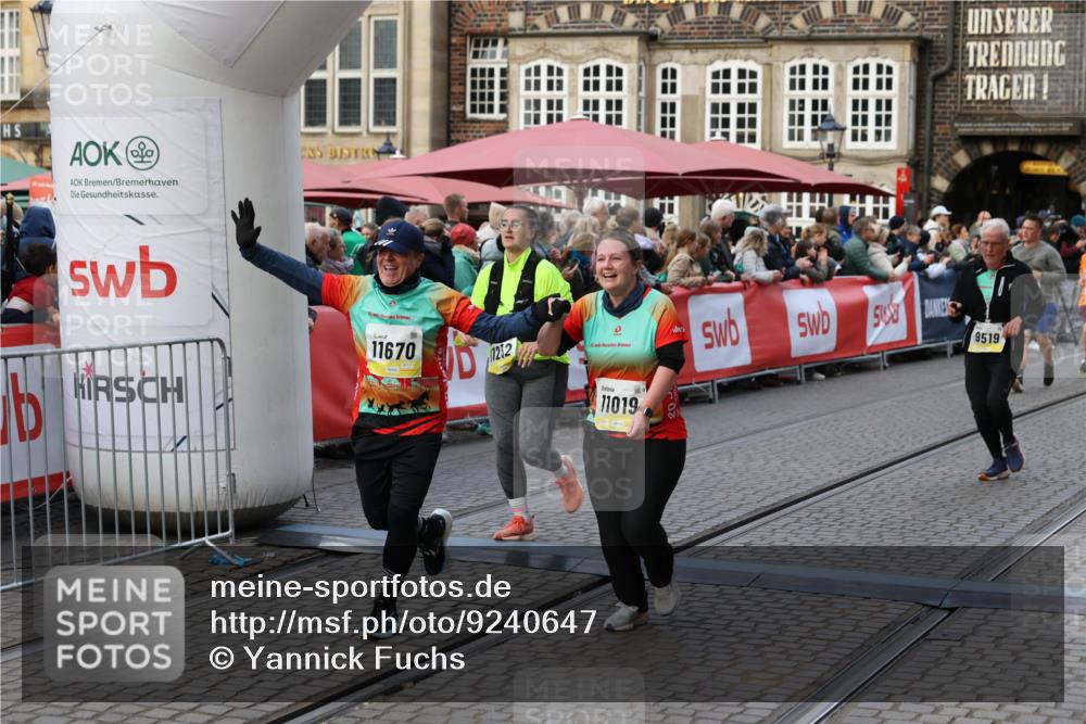 05.10.2025 - 20. swb-Marathon Bremen Yannick Fuchs http://msf.ph/oto/9240647 05.10.2025 11:08:22 Ziel 9401, 9519, 9599, 9617, 9874, 10125, 10866, 11019, 11232, 11309, 11670 meine-sportfotos.de