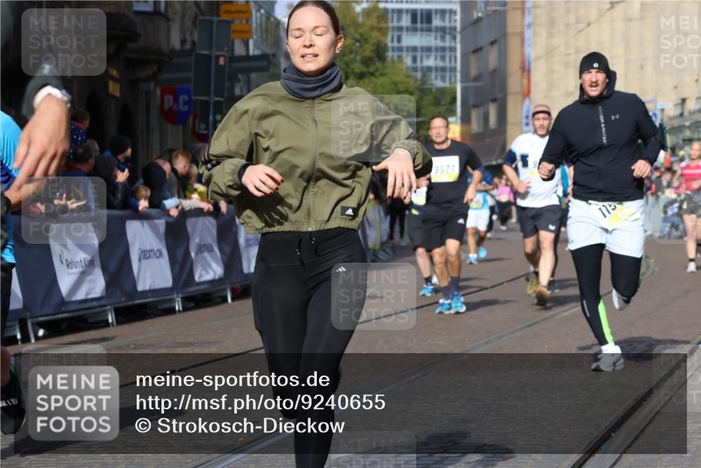 05.10.2025 - 20. swb-Marathon Bremen Strokosch-Dieckow http://msf.ph/oto/9240655 05.10.2025 10:57:05 Ziel 5172, 9231, 9314, 9577, 9797, 9937, 10069, 10545, 10917, 11138, 11202, 11434, 11435, 11566, 11686 meine-sportfotos.de