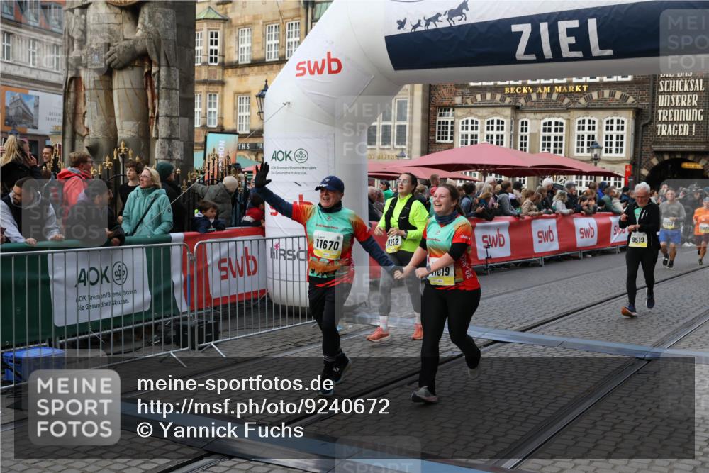 05.10.2025 - 20. swb-Marathon Bremen Yannick Fuchs http://msf.ph/oto/9240672 05.10.2025 11:08:22 Ziel 9401, 9519, 9599, 9617, 9874, 10125, 10866, 11019, 11232, 11309, 11670 meine-sportfotos.de